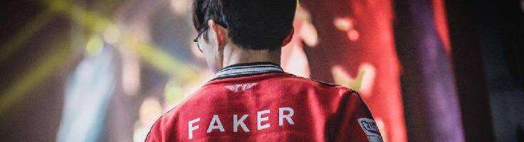 英雄联盟Faker开箱Uzi神秘大礼：谢谢你啊，乌鸡！