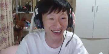 电棍：主播开挂玩糖豆人 被人质问后干笑不说话