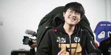 LOL：姿态曝光偷听IG对话 听不到自己的能听到对面的