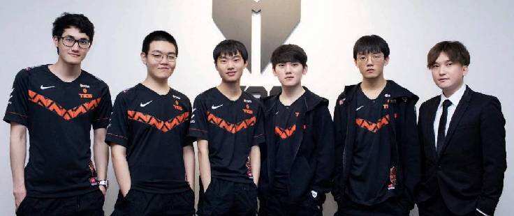 LOL：双c的默契 TES下路双人红buff成功蹲伏knight