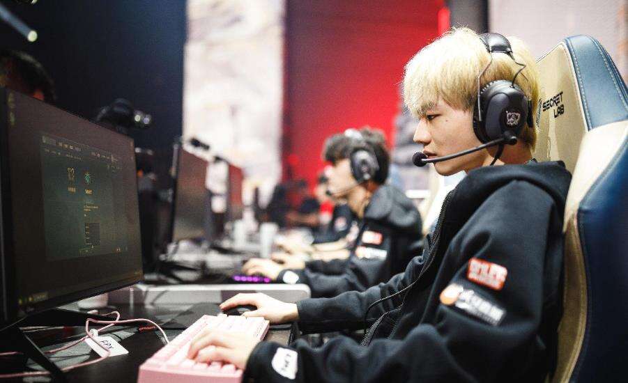 LOL：lqs称知道牛排的秘密，但要保护牛排，避免和战马一个下场！