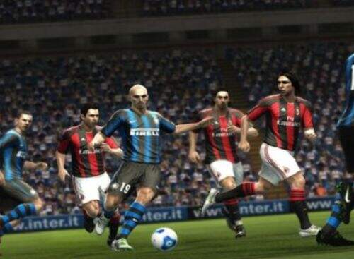 《实况足球2012》单刀另类吊射教程