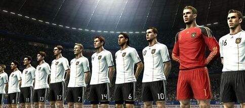 《实况足球2012》门将扑救小技巧