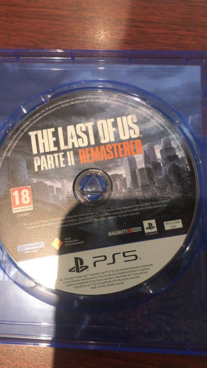 《最后生还者2：复刻版》PS5实体盘暴光 背景图是城市废墟景象