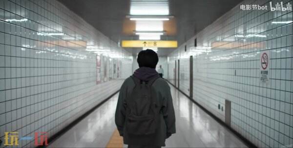 步行模拟游戏《8号出口》改编电影新预告发布
