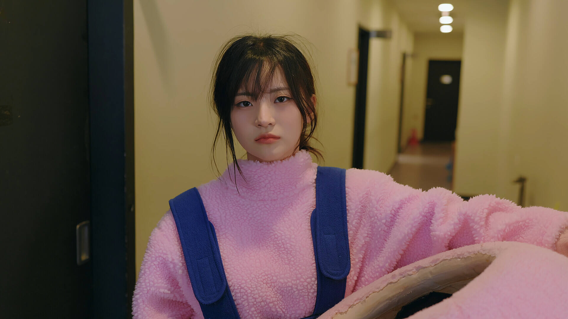 阿西, 美女室友竟然...？2