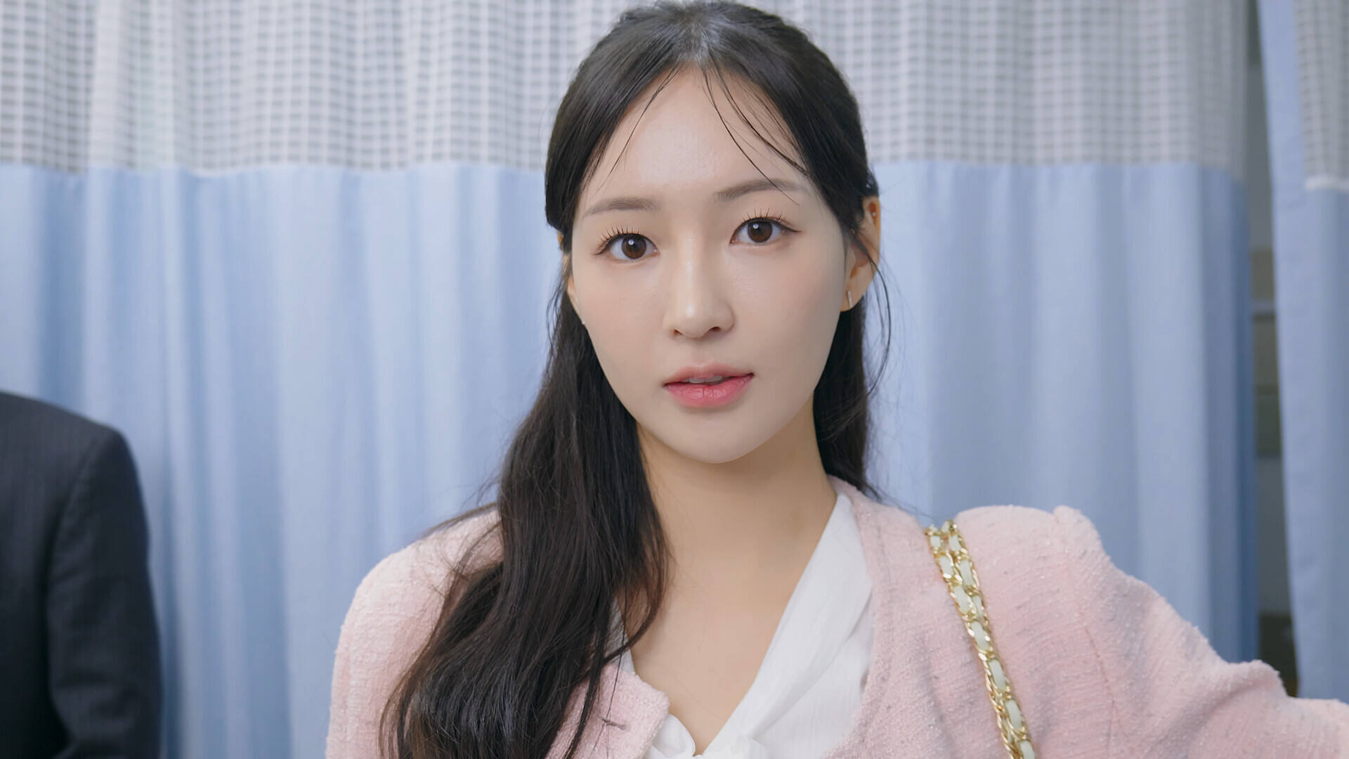 阿西, 美女室友竟然...？2